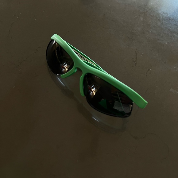 Bottega Veneta Sunglasses 100% Authentic in Kelly Green in great condition - Picture 4 of 7